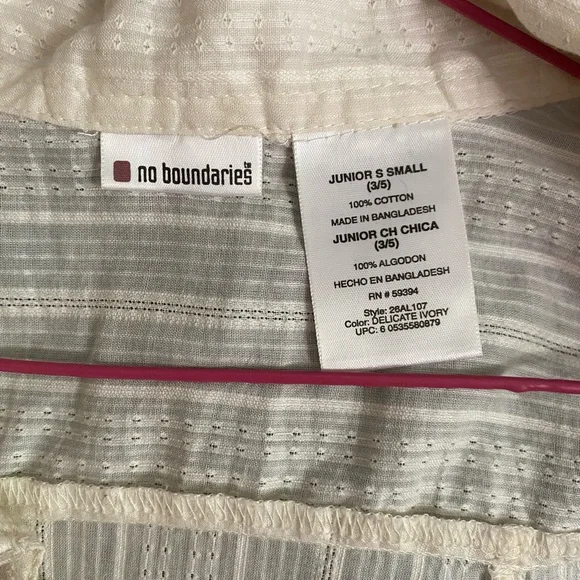 No Boundaries sleeveless button front ruffle top Small - Picture 4 of 6